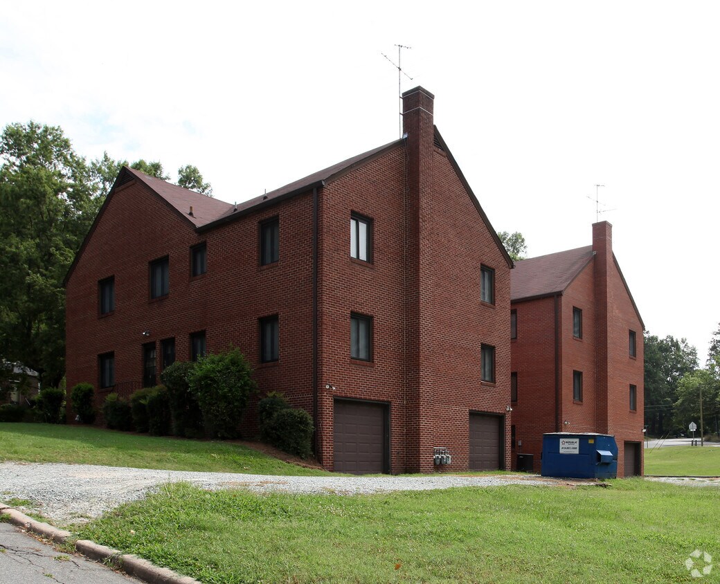 Building Photo - 107 Hilton Ave