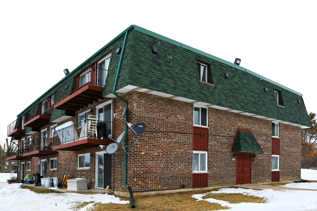 Primary Photo - Cedar Hill Apartments