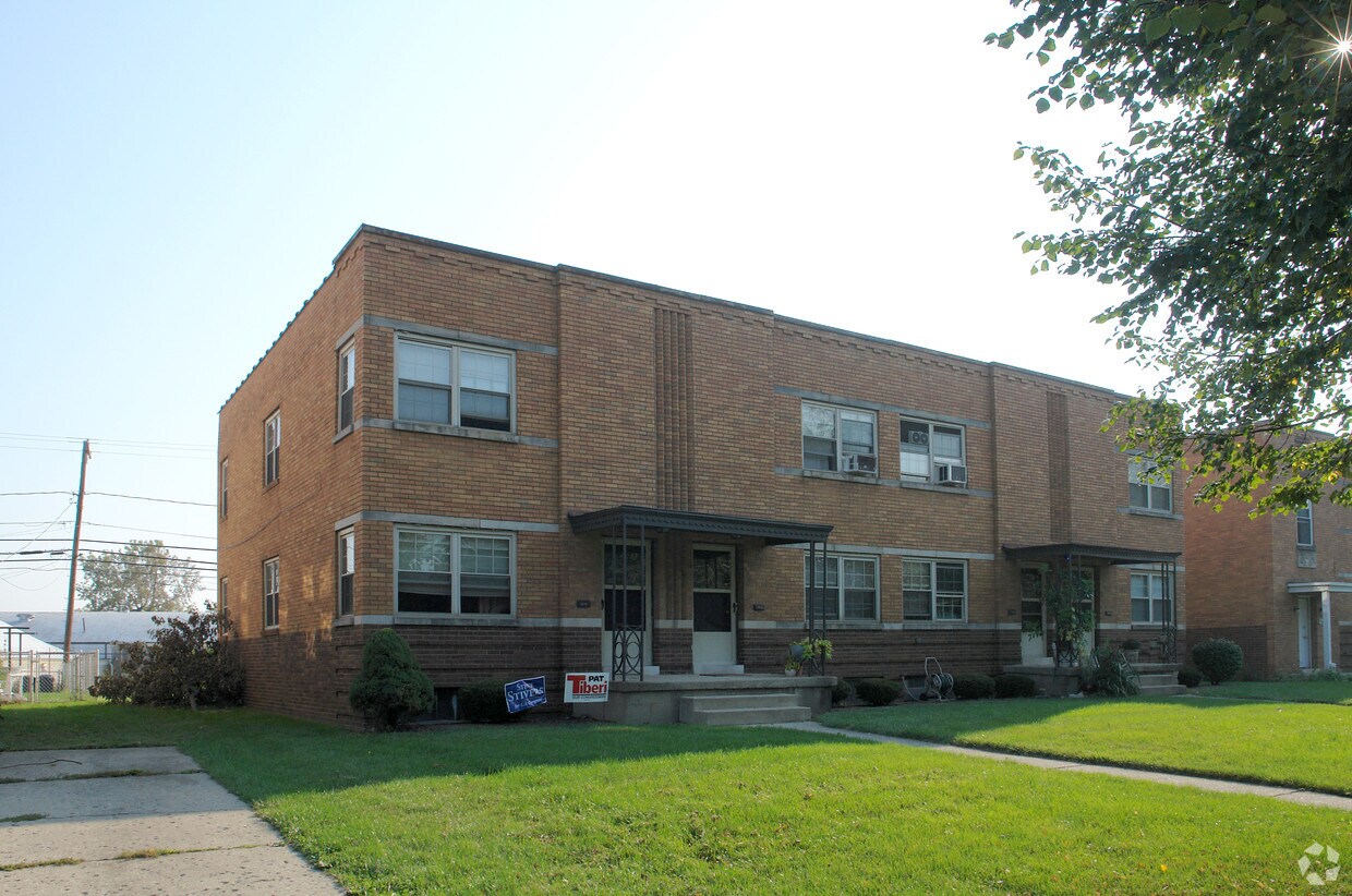 Building Photo - 970-976 Northwest Blvd