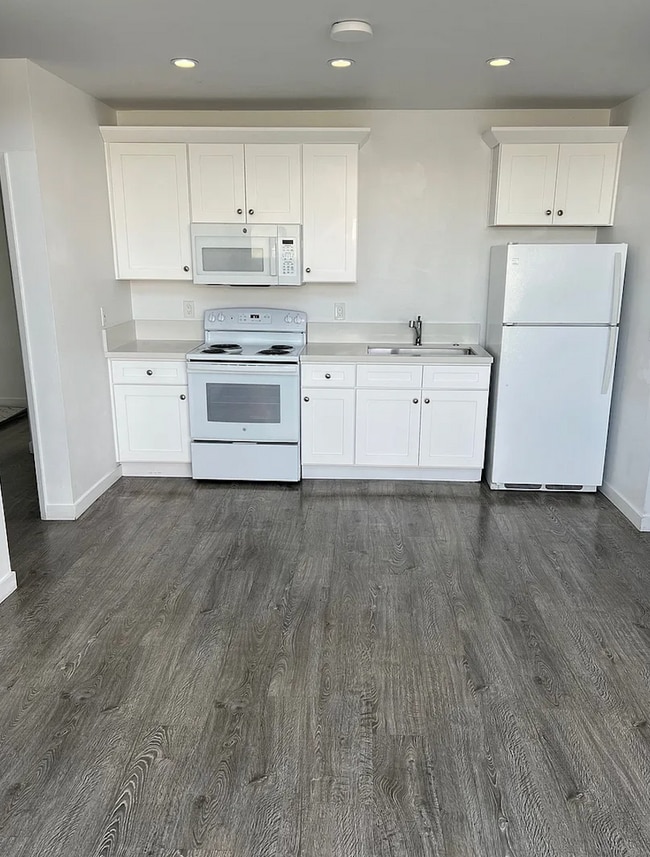 Building Photo - 4 Bedroom, 4 Bathroom Home – Ideal for Stu...
