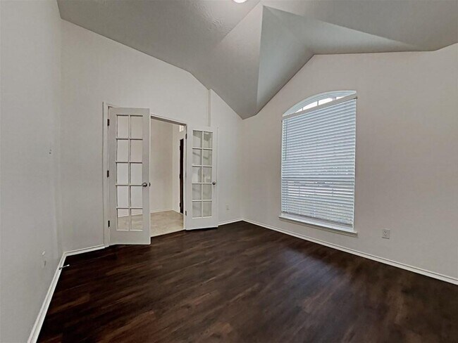 Building Photo - 2567 Riverway Dr