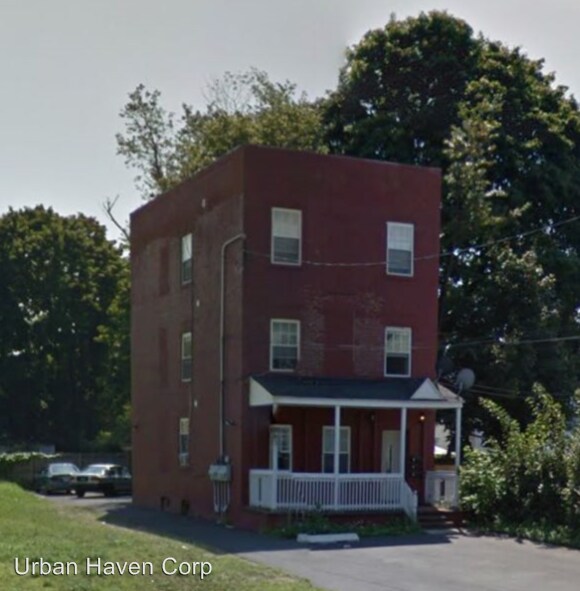 Primary Photo - 210 Rosette St