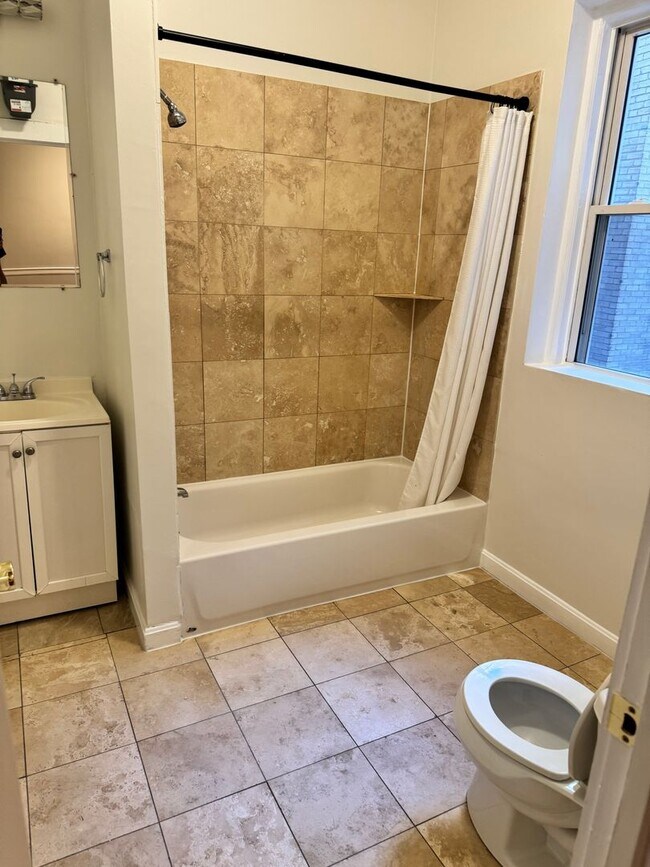 Building Photo - 2Bed/1Bath in Allston