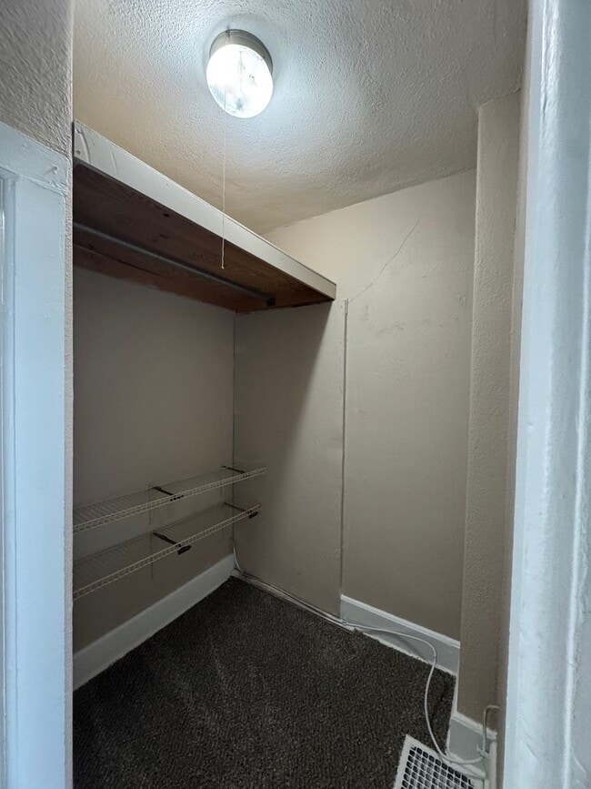 Building Photo - EVH Rentals (1049 Park Ave)