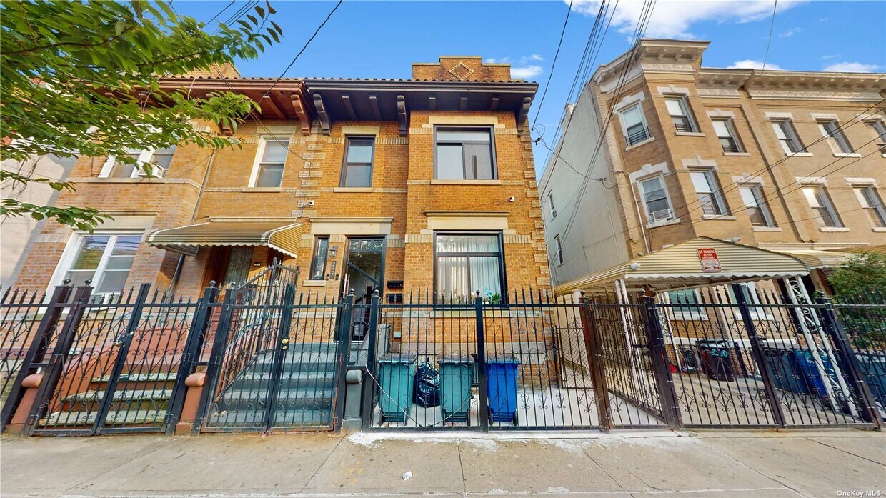 Primary Photo - 262 Ridgewood Ave