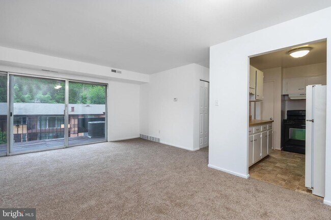 Building Photo - 10028 Mosby Woods Dr