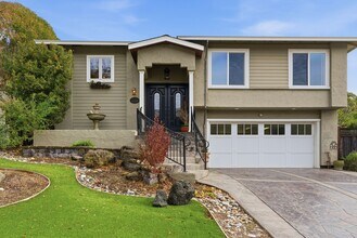 Building Photo - 2 Buffalo Ct