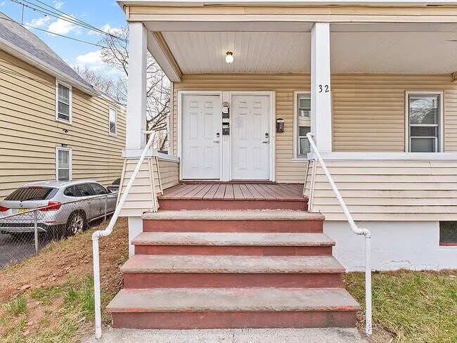 Foto del edificio - 32 Llewellyn Ave