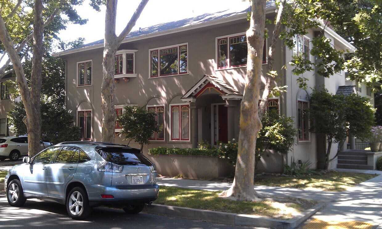 Building Photo - 2231 G St