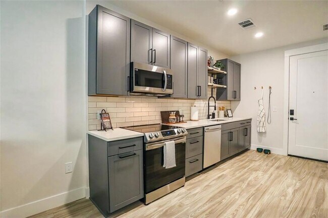 Foto del edificio - 1330 Fairmont Ave NW