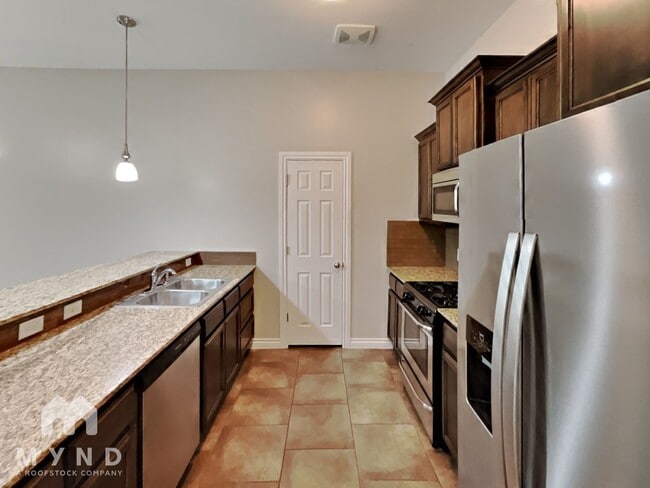 Building Photo - 1007 Merlin Dr
