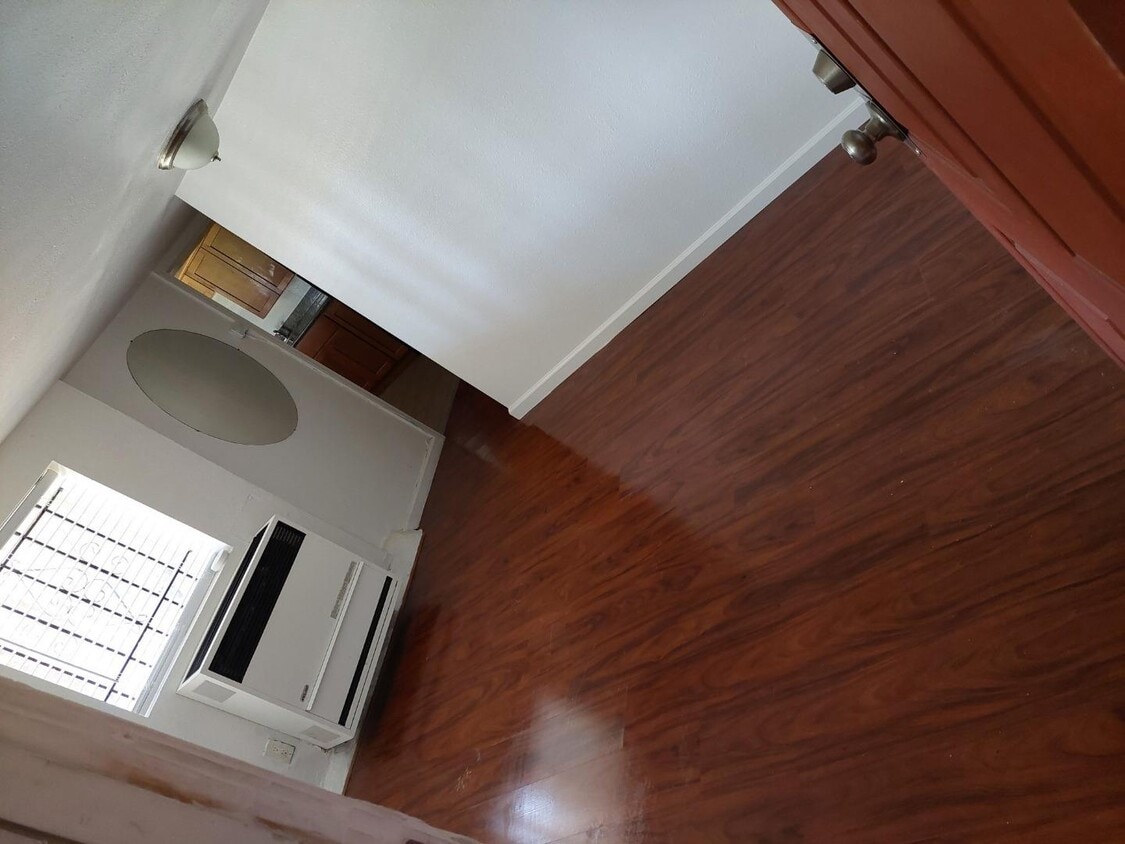 Building Photo - 412 Bissell Ave