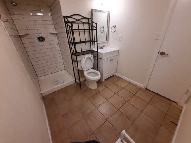 Foto del edificio - 8150-8152 Ames Way
