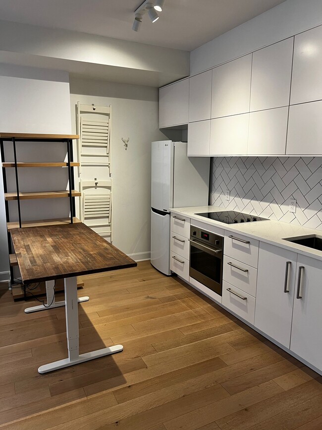 Building Photo - 6363 Boul Saint Laurent