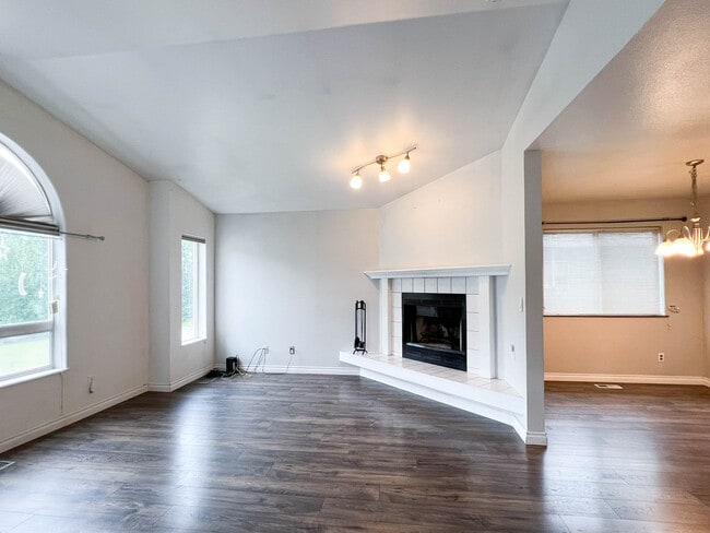 Building Photo - 17841 Beaujolais Dr