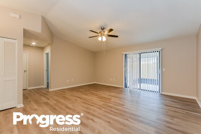 Building Photo - 647 Meadowbrook Dr