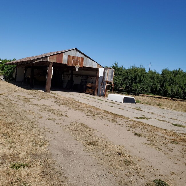 Building Photo - Escalon, Country Home 2 bedroom / 1 bathro...