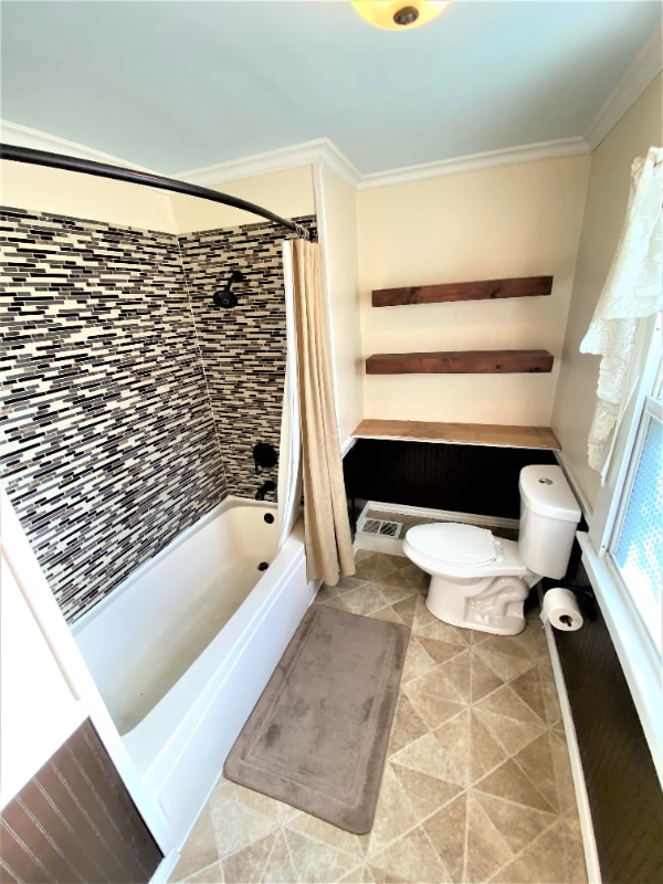 Building Photo - 672 Bloom St