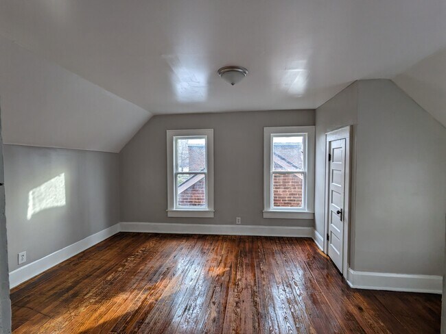 Foto del edificio - 216 W 12th St