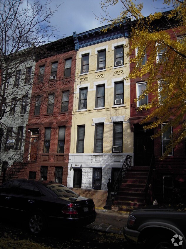Building Photo - 315 W 137th St