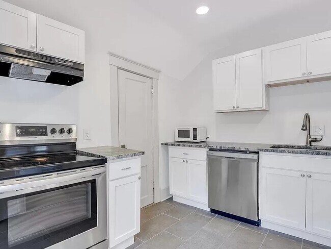Foto del edificio - 1008 E 34th St