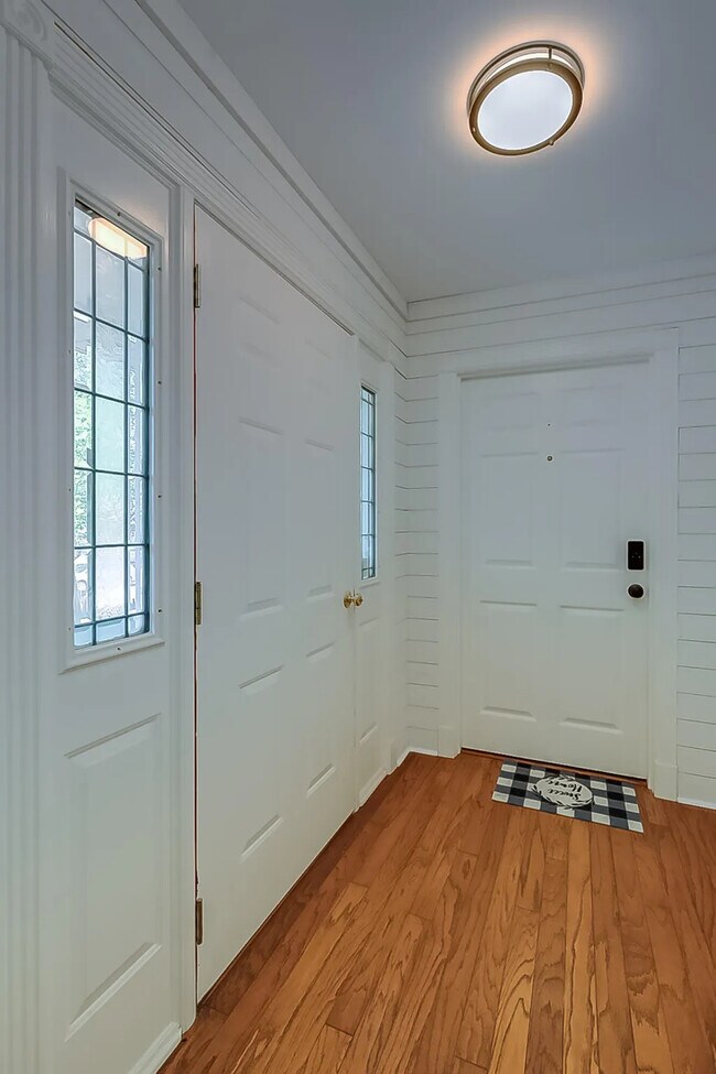 Building Photo - 161 Spring Run Rd