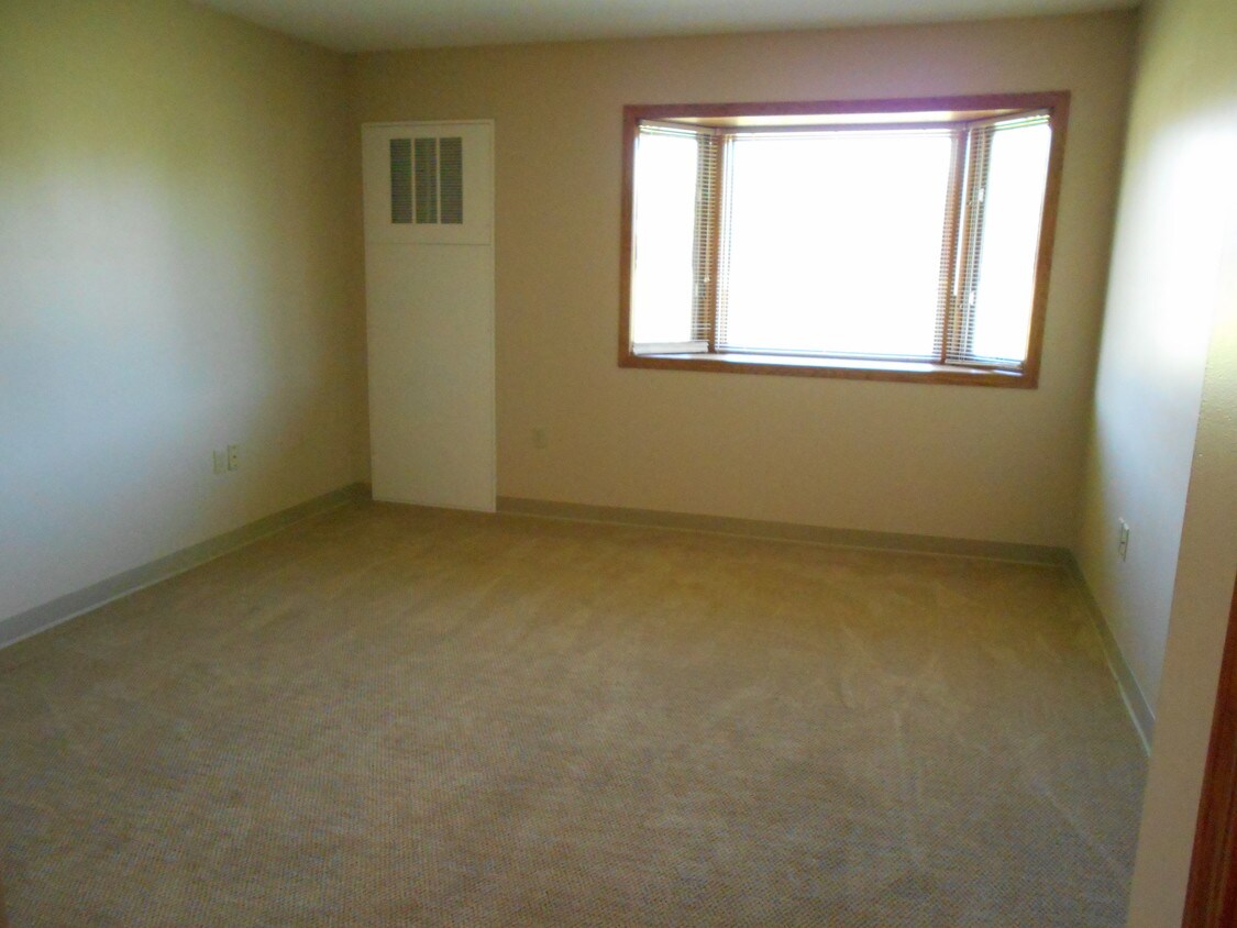 Living room with bay window - 1224 Wheat Rd