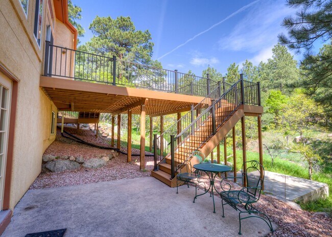 Foto del edificio - *COMING SOON* 5 Bedroom Broadmoor Beauty A...