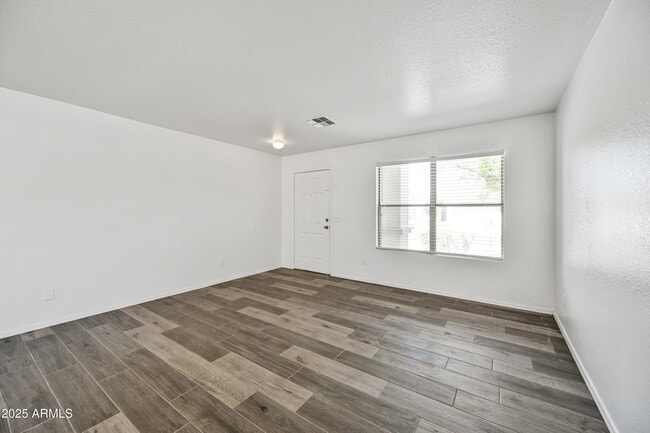 Building Photo - 225 E Gwen St