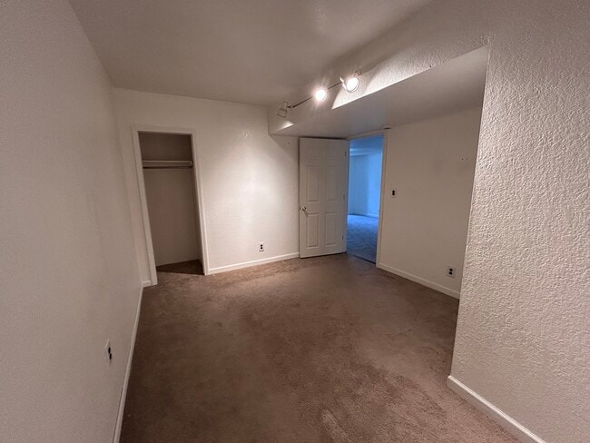 Foto del edificio - 6188 Whitehall Rd