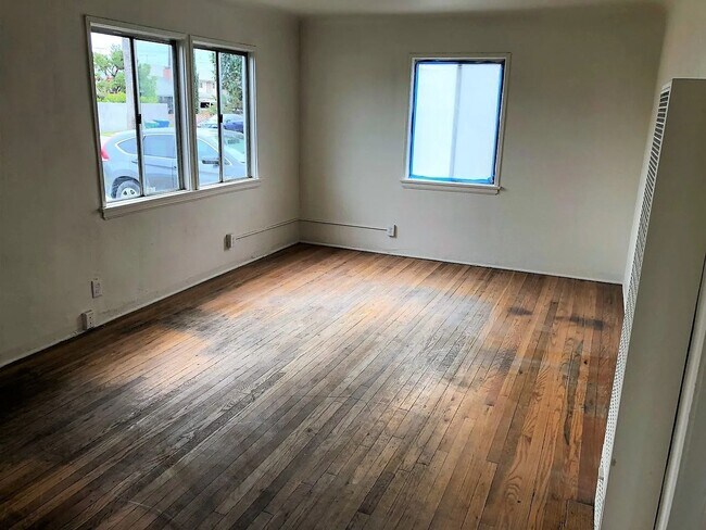 Foto del edificio - 11329 Hamlin St