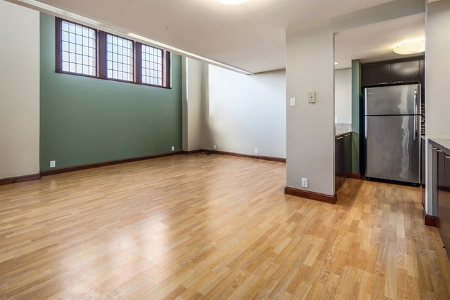 Building Photo - 1052 S Kingshighway Blvd