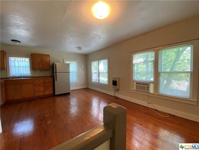 Foto del edificio - 530 Lindsey St
