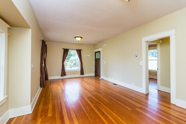 Foto del edificio - NO APPLICATION FEE Updated and Fresh 3  Be...