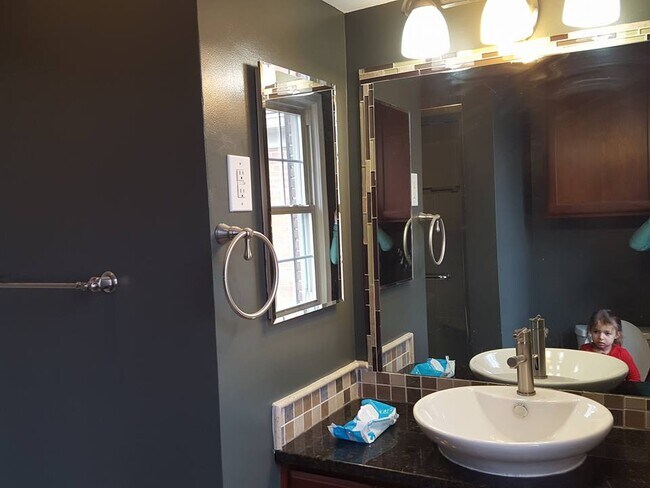 Baño completo - 8207 Grubb Road