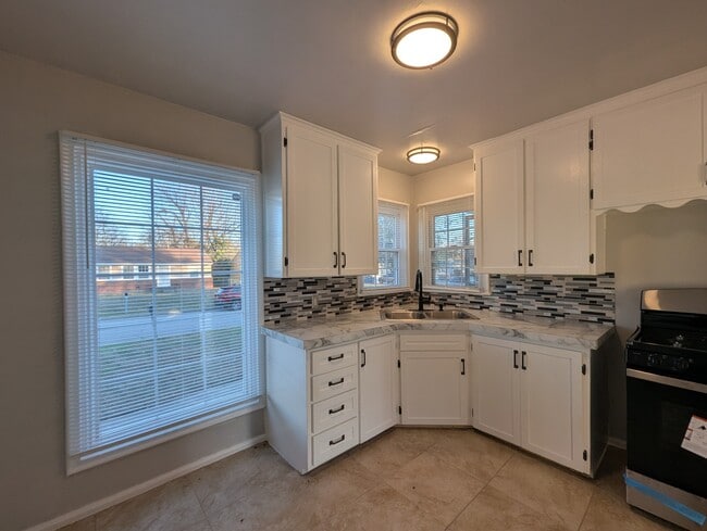 Foto del edificio - 4376 N Frankfort Pl