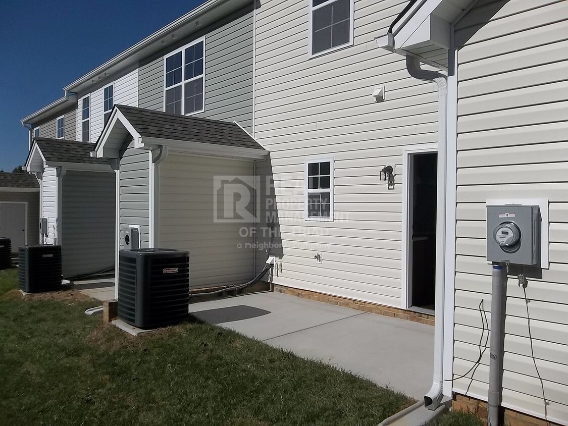 Foto del edificio - Available Soon: Stunning 3bd/2.5ba Townhom...