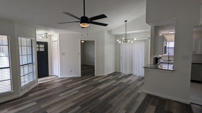 Building Photo - 665 Stonehenge Dr