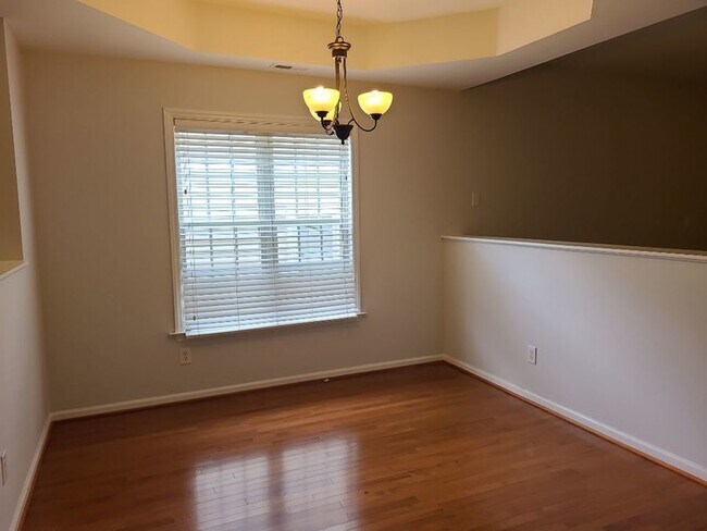 Building Photo - 5355 Sahalee Way