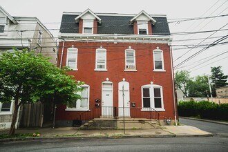 Building Photo - 622 W Chew St