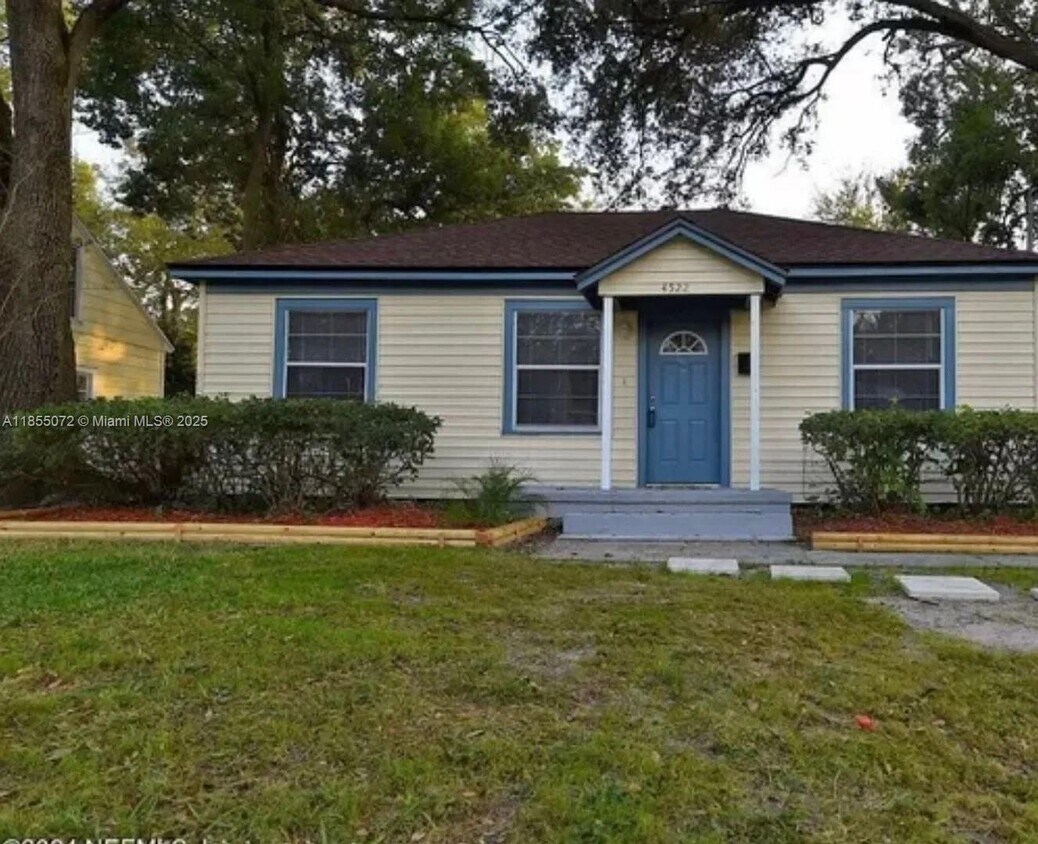 Foto principal - 4522 Kingsbury St