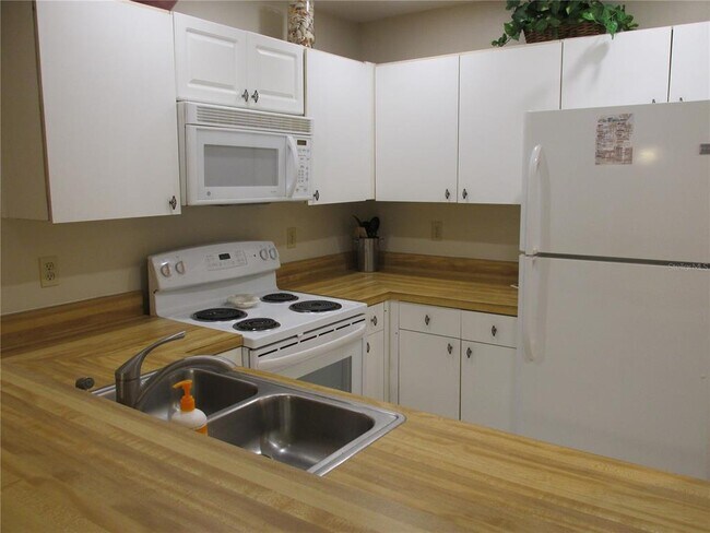 Building Photo - 622 Bird Bay Dr S