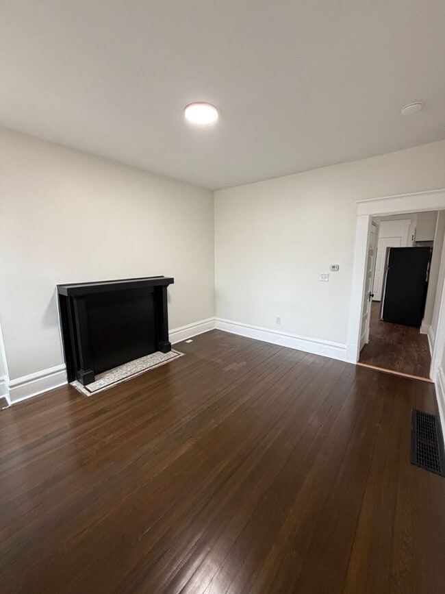 Building Photo - Rare 2-Full Bath Find: Pristine Renovation with Designer En-Suite & Granite