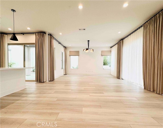 Building Photo - 389 Baluster