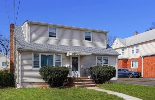 Building Photo - 218 N 20th St