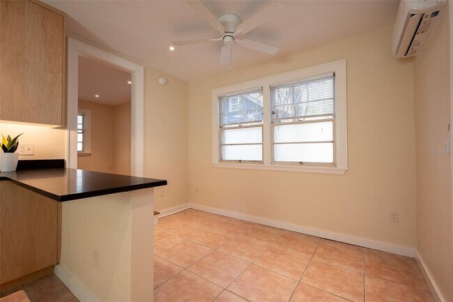 Foto del edificio - 318 NW 24th St