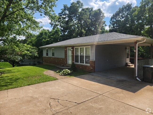 Building Photo - 1827 Glatt Dr