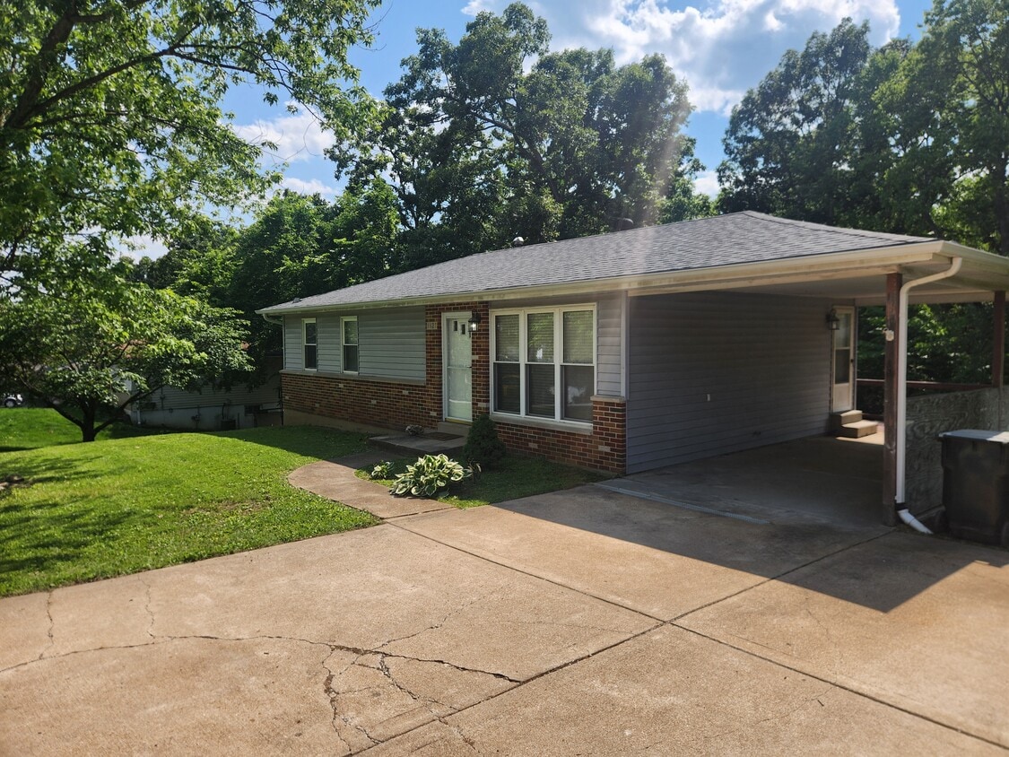 Primary Photo - 1827 Glatt Dr