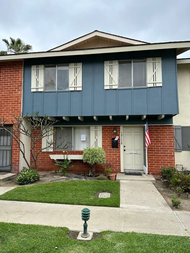Primary Photo - MOVE IN SPECIAL 1/2 OFF FIRST MONTHS RENT!