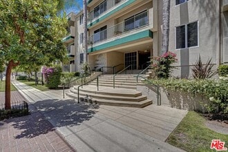 Building Photo - 4501 Cedros Ave